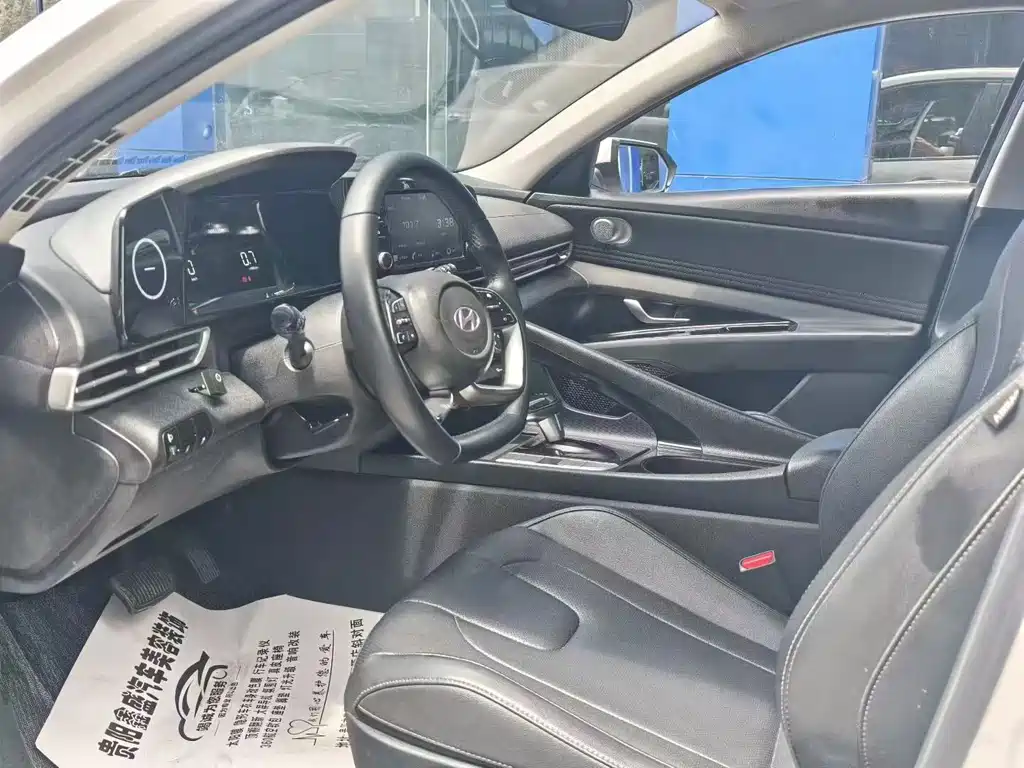 Hyundai Elantra — миниатюра 5