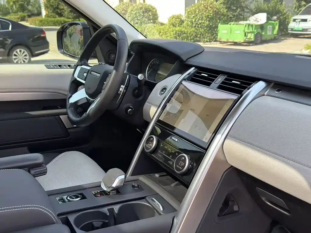 Land Rover Discovery 2023 360PS R-Dynamic S