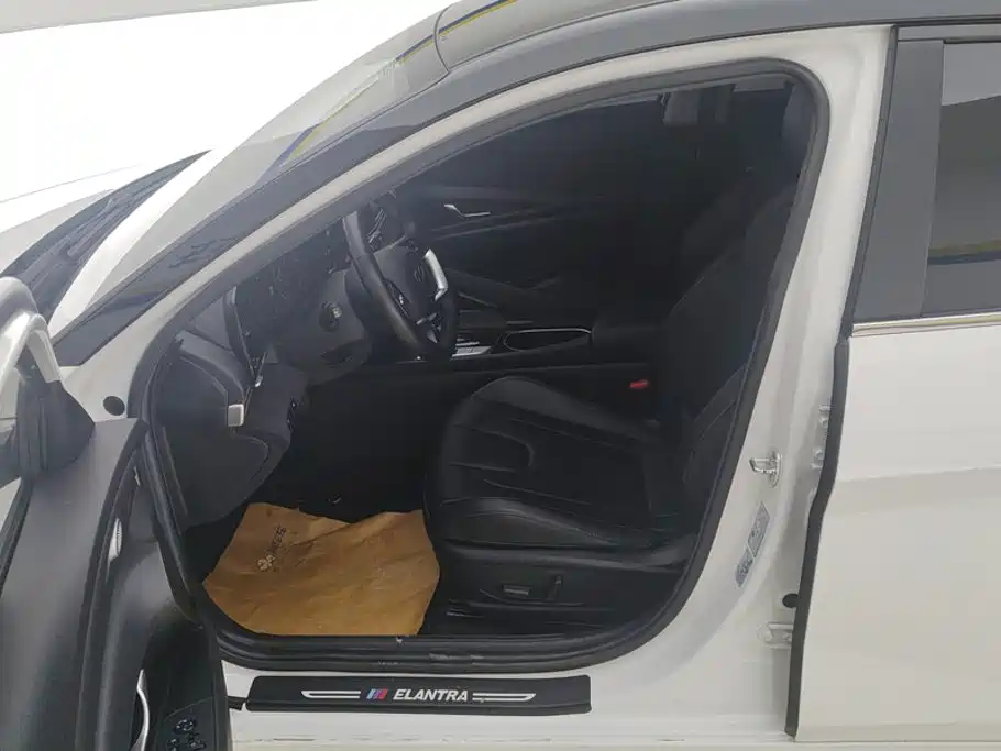 Hyundai Elantra — миниатюра 9
