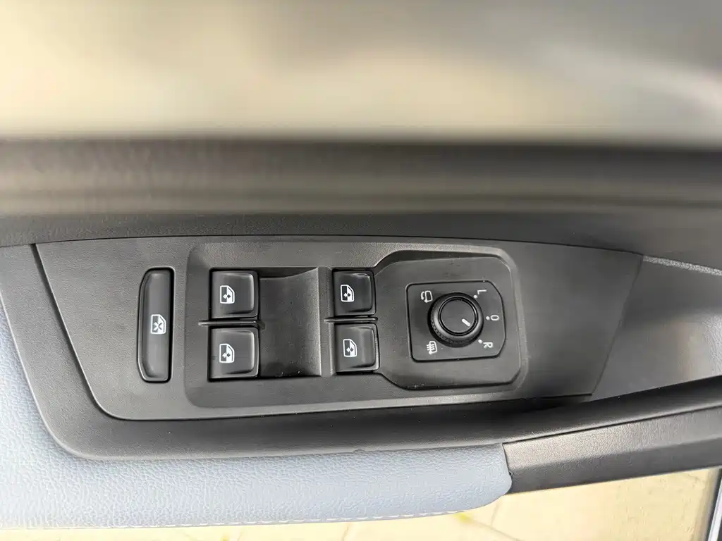 Volkswagen Lavida — миниатюра 6