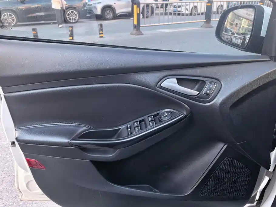 Ford Focus — миниатюра 7