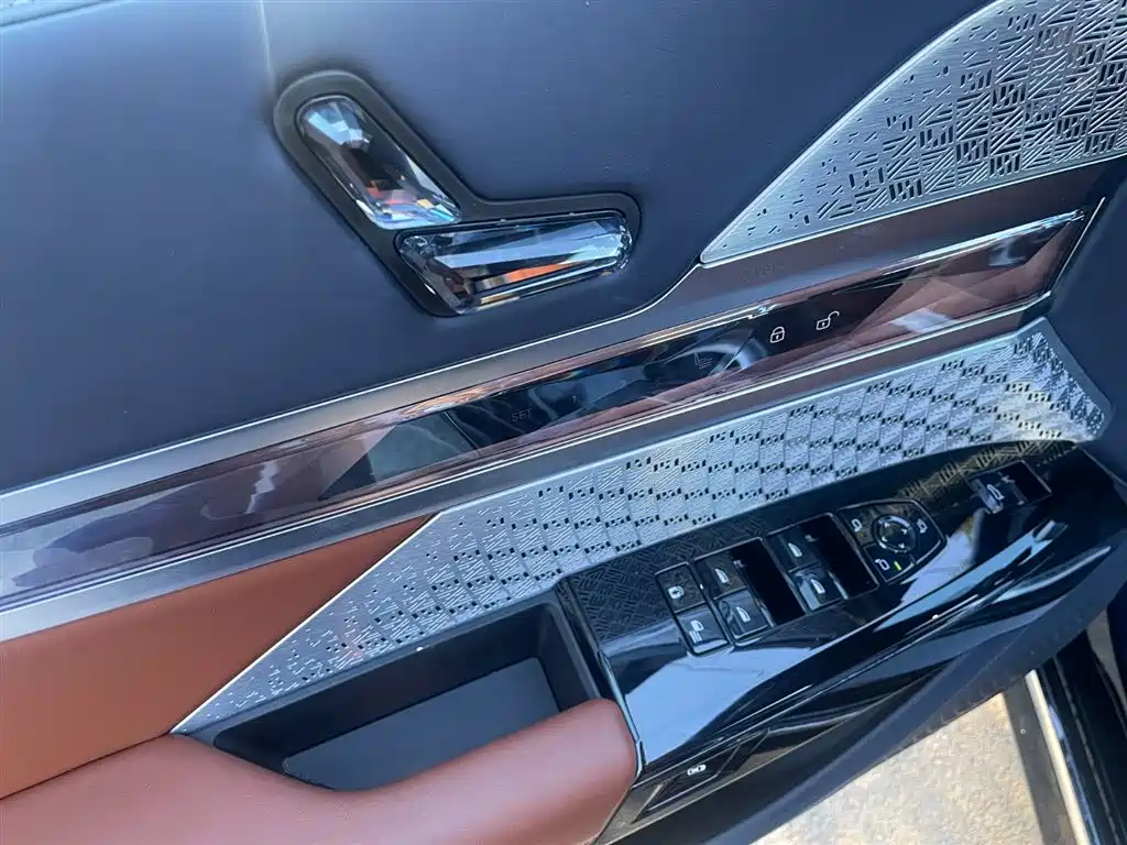 BMW i7 — миниатюра 10