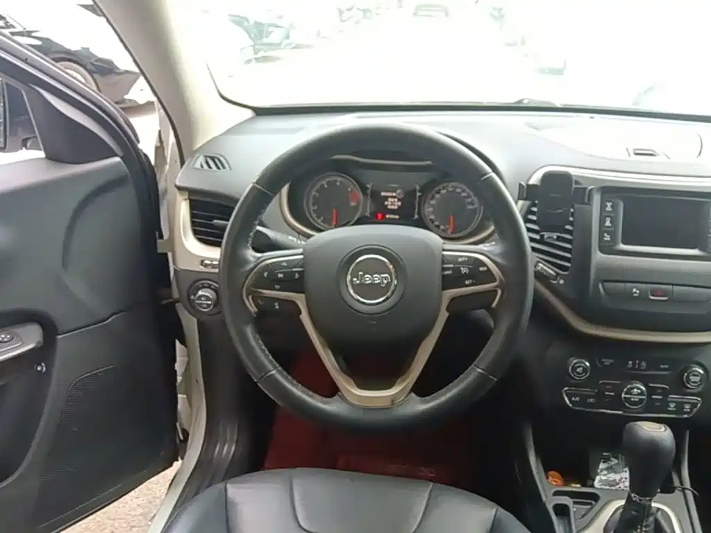 Jeep Cherokee — миниатюра 15
