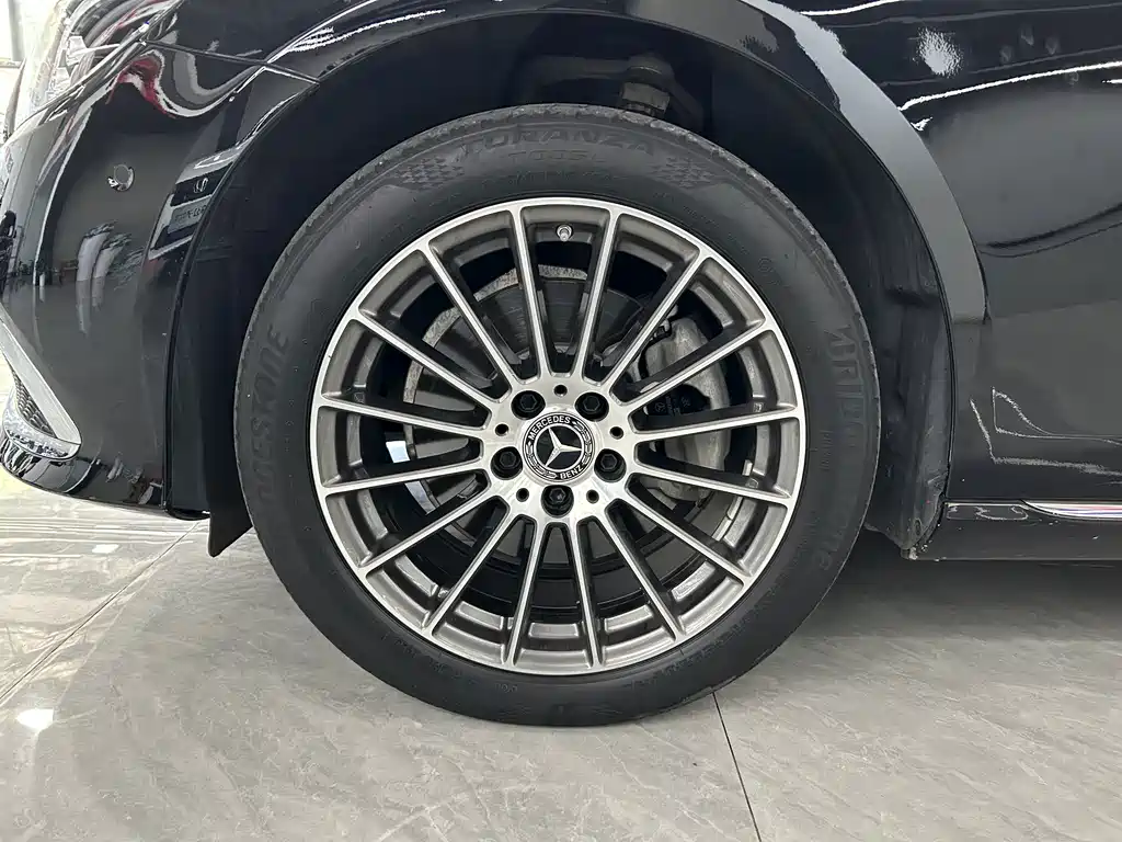 Mercedes-Benz E-Class — миниатюра 16