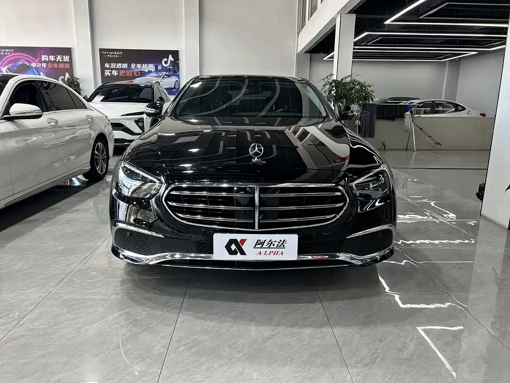 Mercedes-Benz E-Class — миниатюра 2