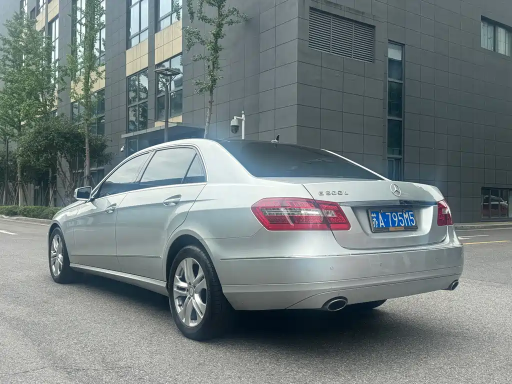 Mercedes-Benz E-Class — миниатюра 4