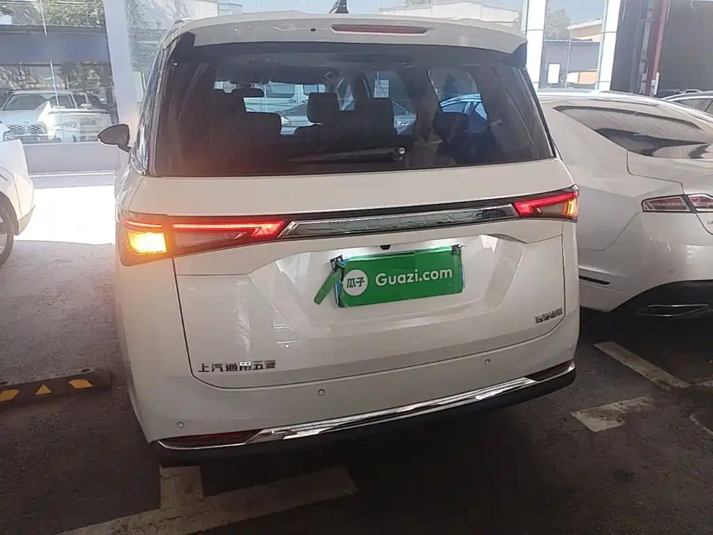 Wuling Jiachen — миниатюра 6