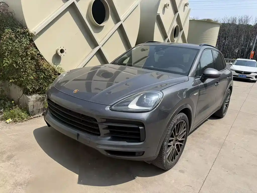 Porsche Cayenne Hybrid 2021