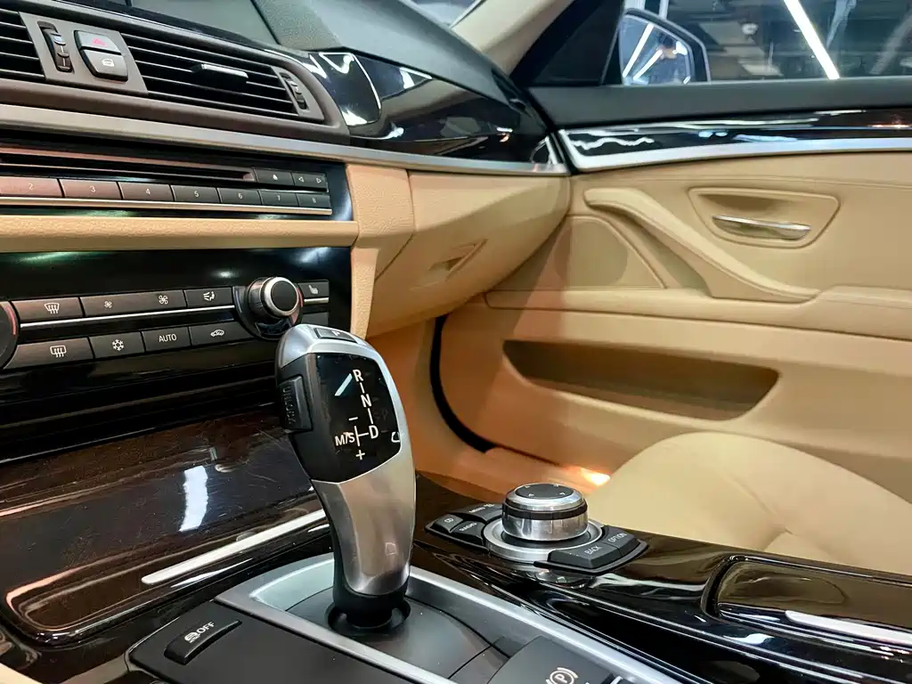 BMW 5 Series — миниатюра 10