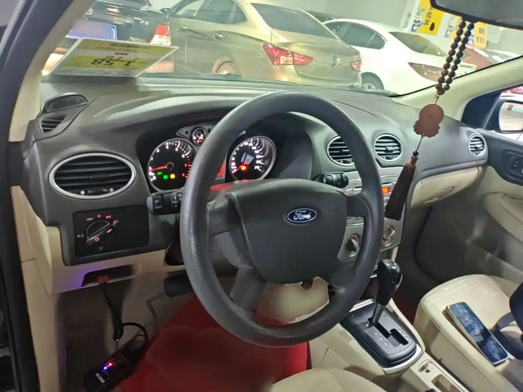 Ford Focus 2013 1.8L AT