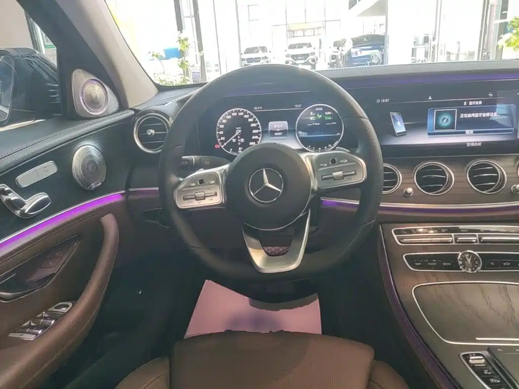Mercedes-Benz E-Class — миниатюра 11