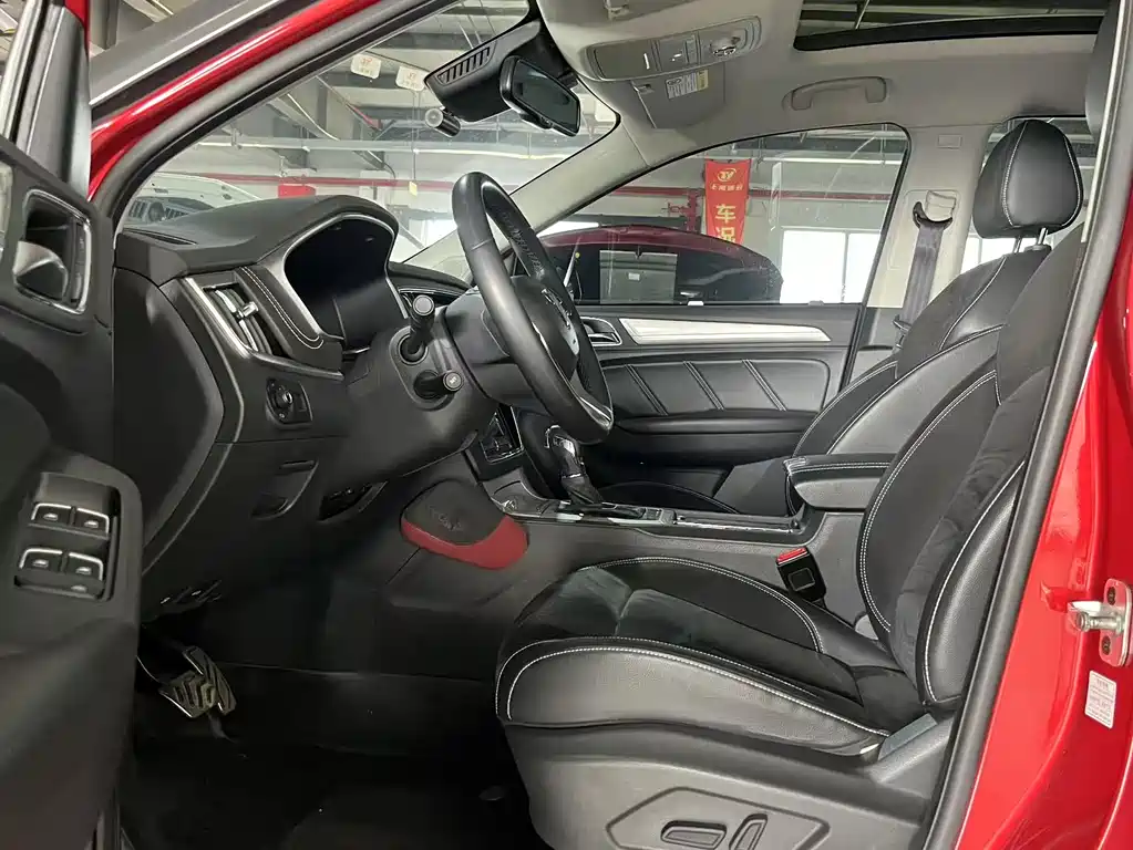 ROEWE RX5 NEW ENERGY