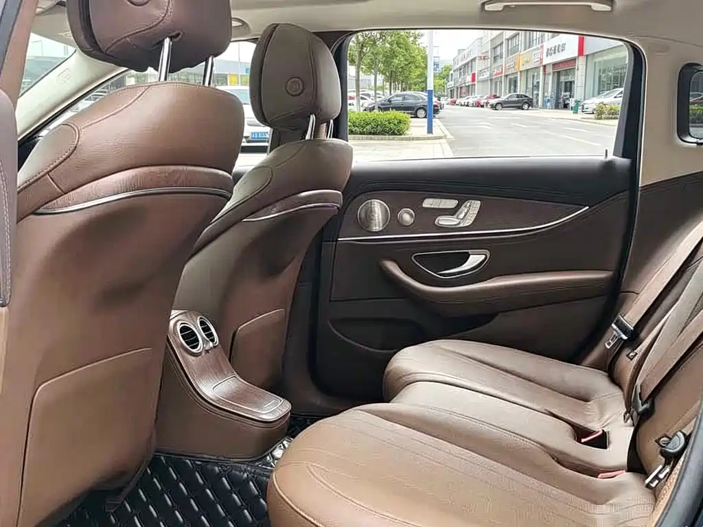 Mercedes-Benz E-Class — миниатюра 7