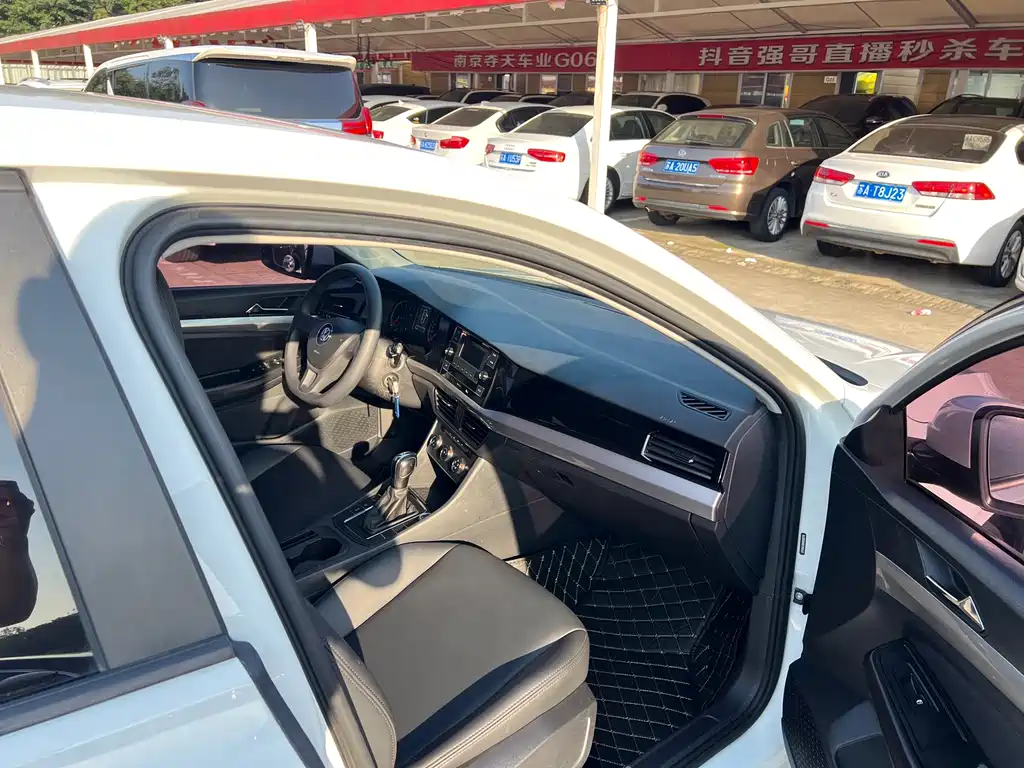 Volkswagen Bora — миниатюра 12