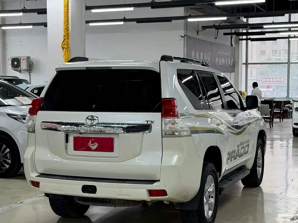 Toyota Land Cruiser Prado 2010 2.7L AT Standard