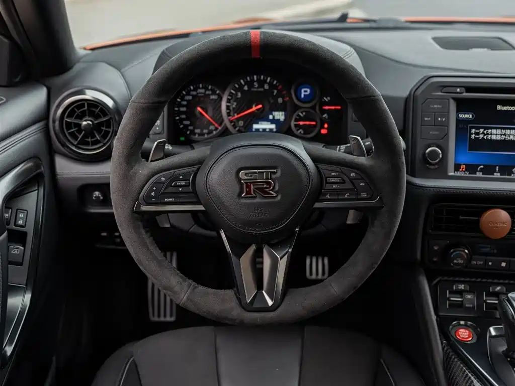 Nissan GT-R - фото 13