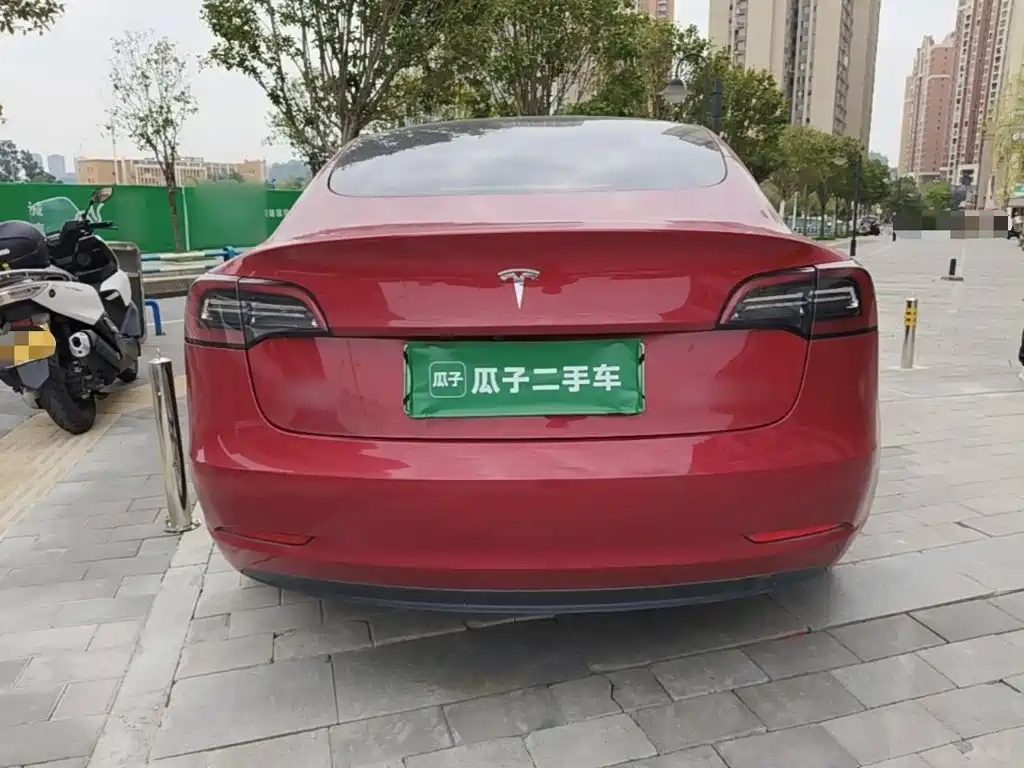 Tesla Model 3 — миниатюра 6
