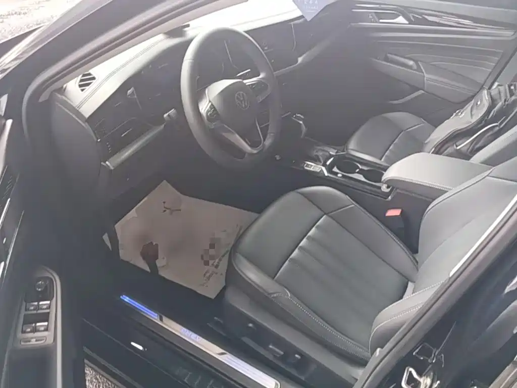 Volkswagen Passat PHEV — миниатюра 16