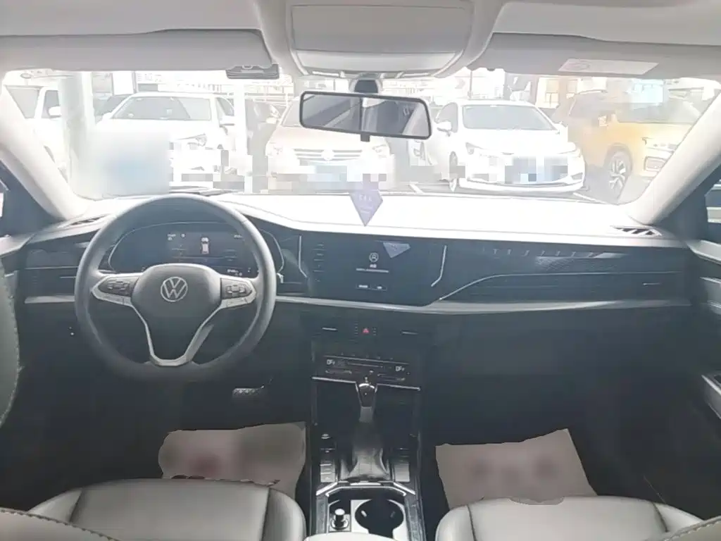 Volkswagen Passat PHEV — миниатюра 10