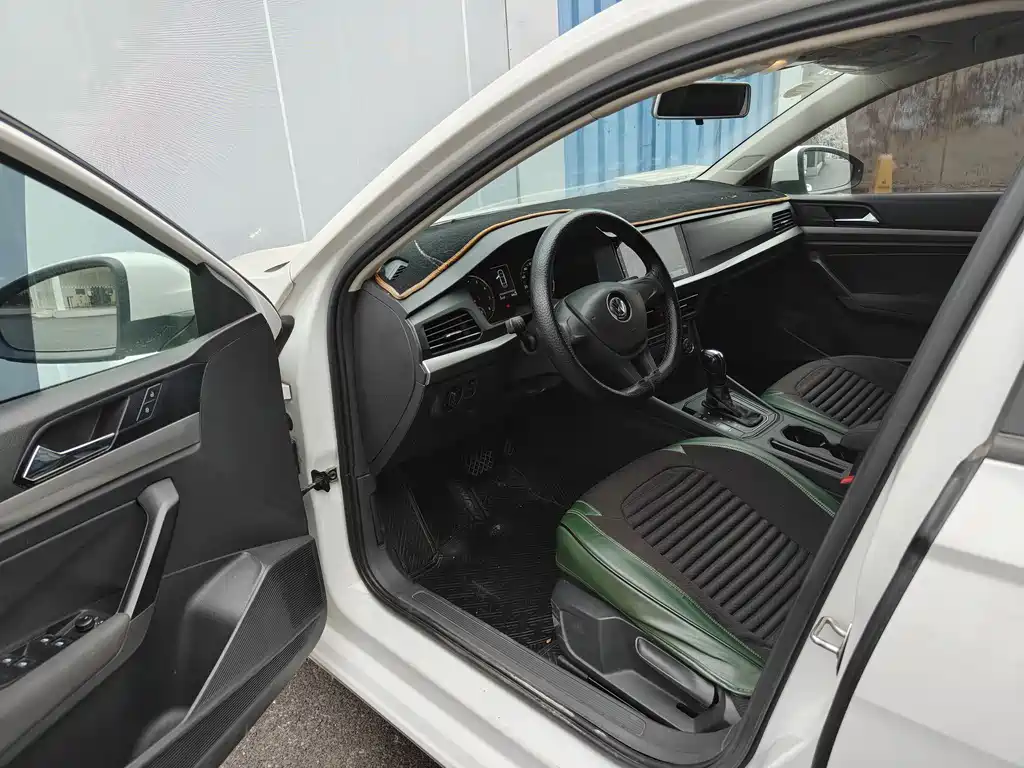 Volkswagen Lavida 2018 1.5L AT V