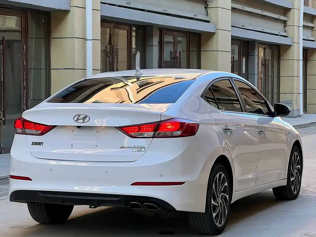 Hyundai Elantra — миниатюра 13