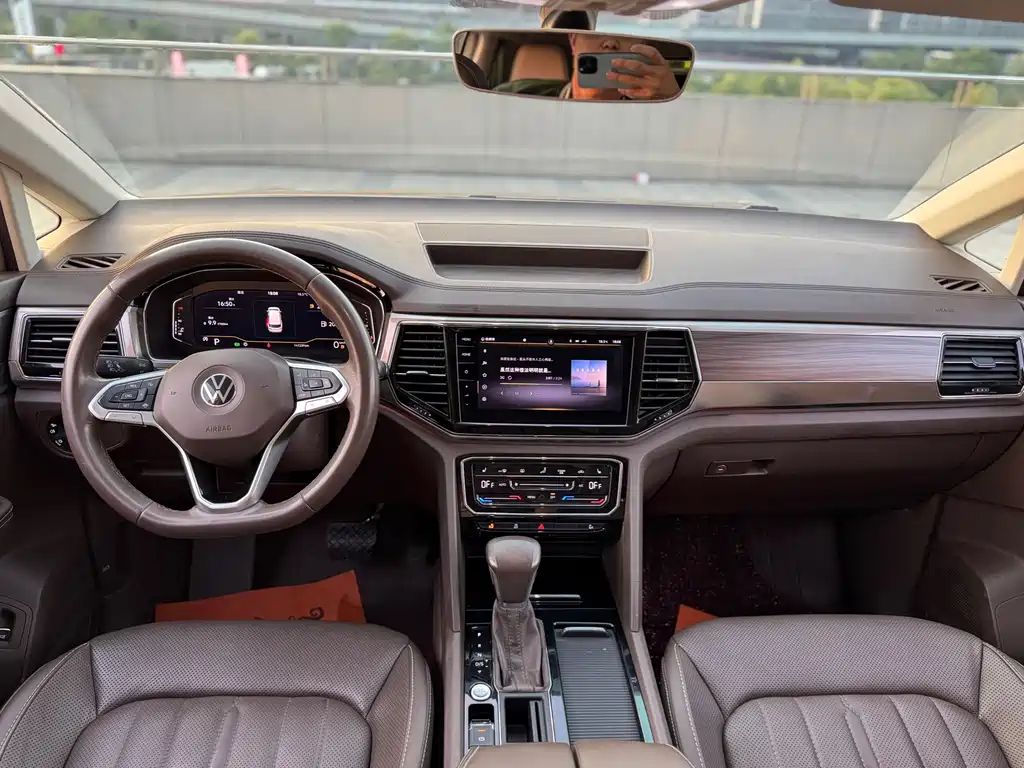 Volkswagen Viloran 2022 330TSI Luxury