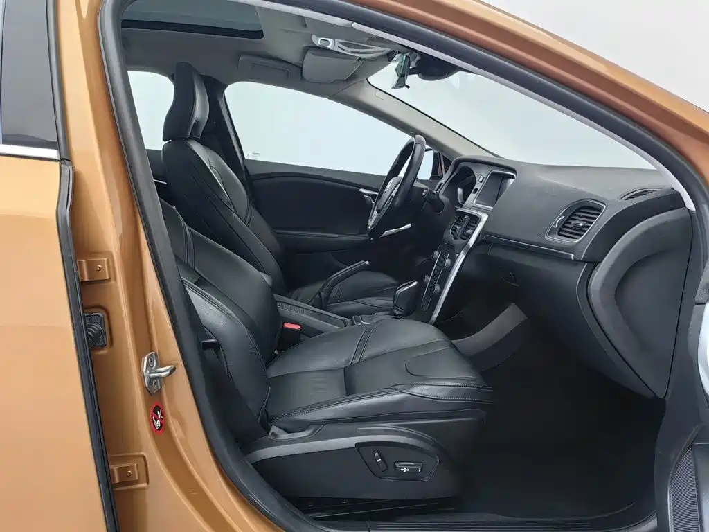 Volvo V40 — миниатюра 23
