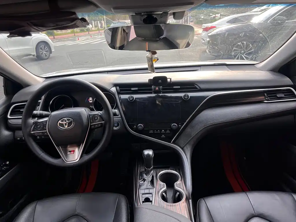 Toyota Camry — миниатюра 9