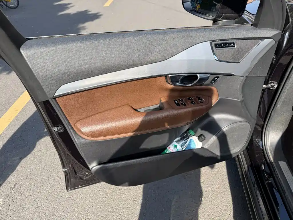 Volvo XC90 — миниатюра 6