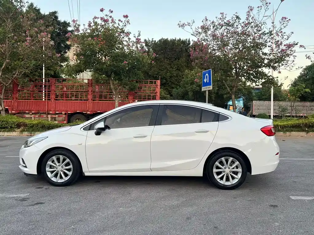 Chevrolet Cruze — миниатюра 7