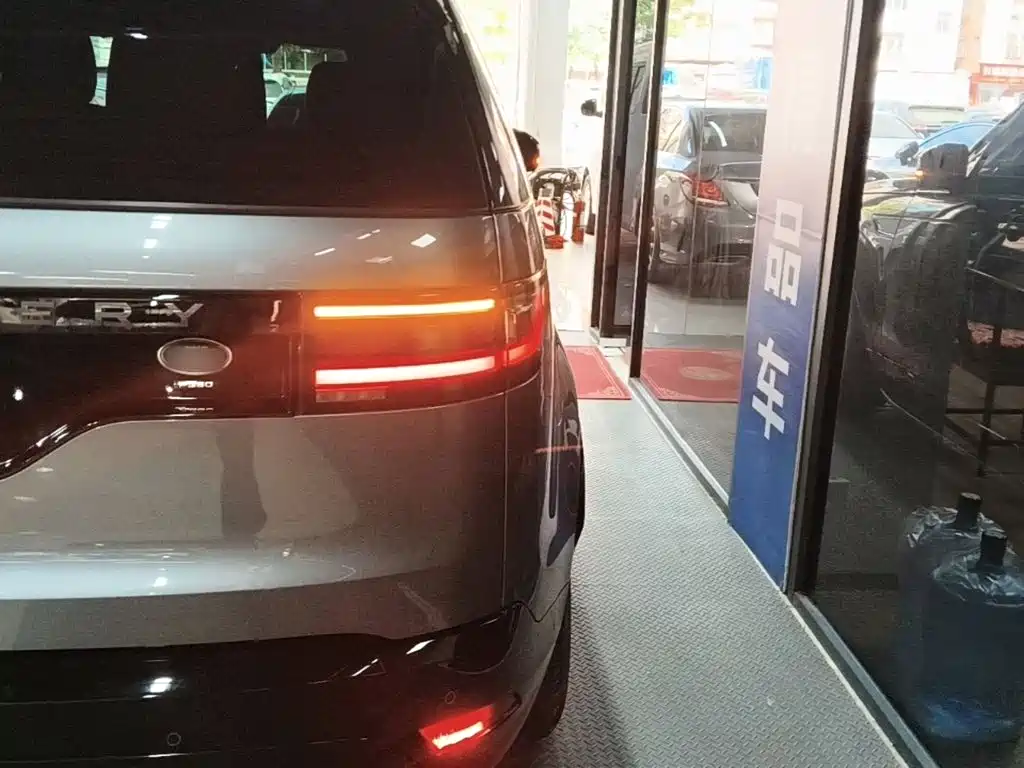 Land Rover Discovery — миниатюра 8