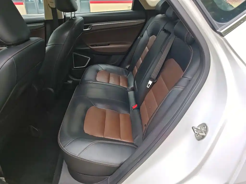 Geely Emgrand GS — миниатюра 17