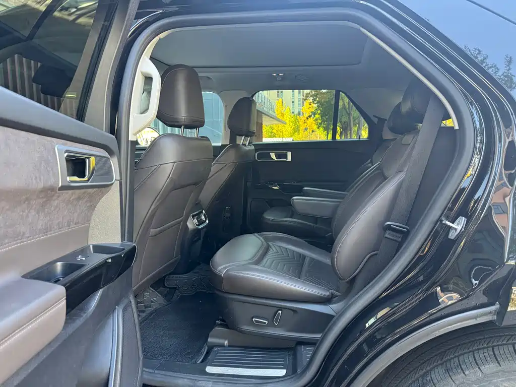 Ford Explorer — миниатюра 12