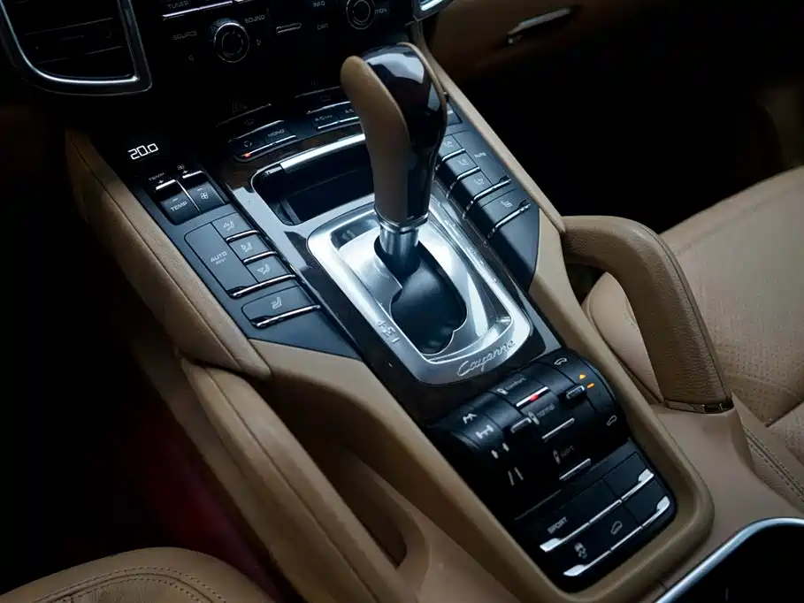 Porsche Cayenne — миниатюра 21