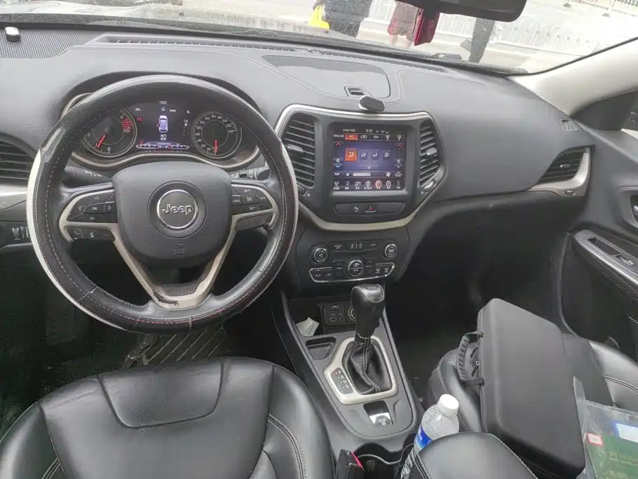 Jeep Cherokee — миниатюра 12