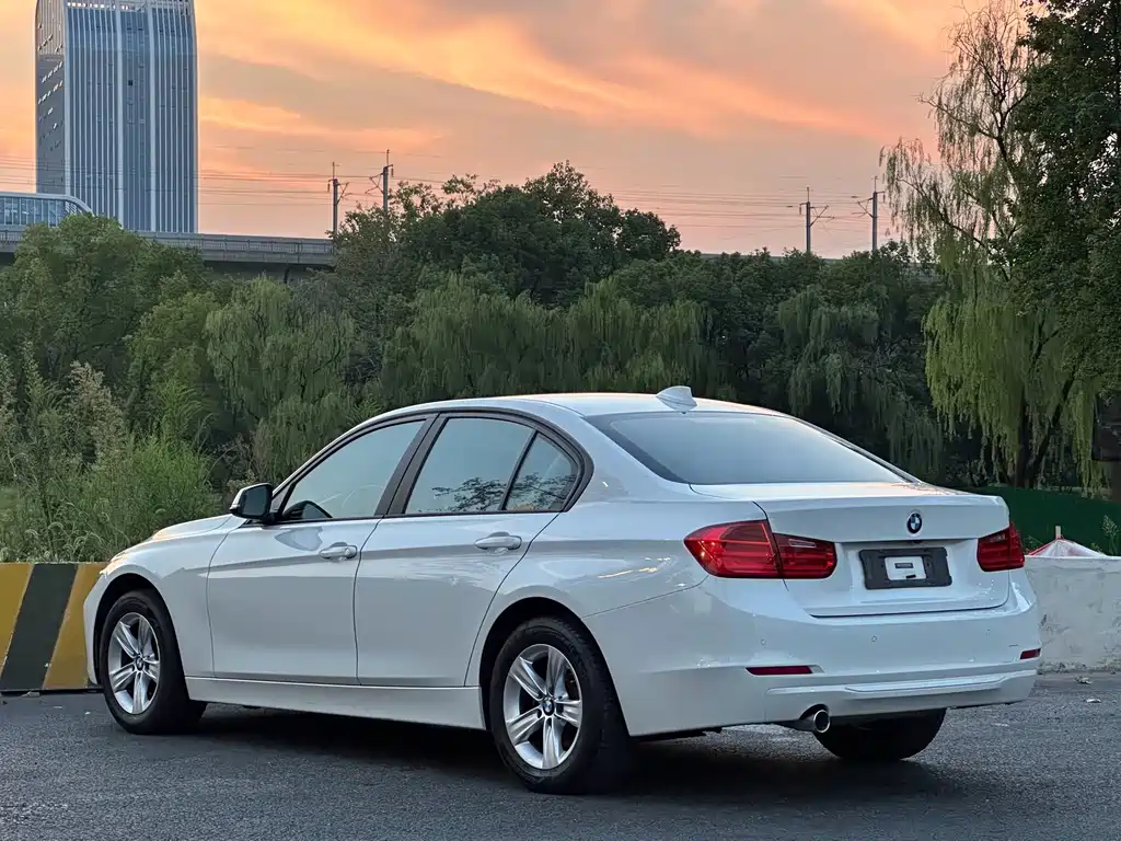 BMW 3 Series — миниатюра 4