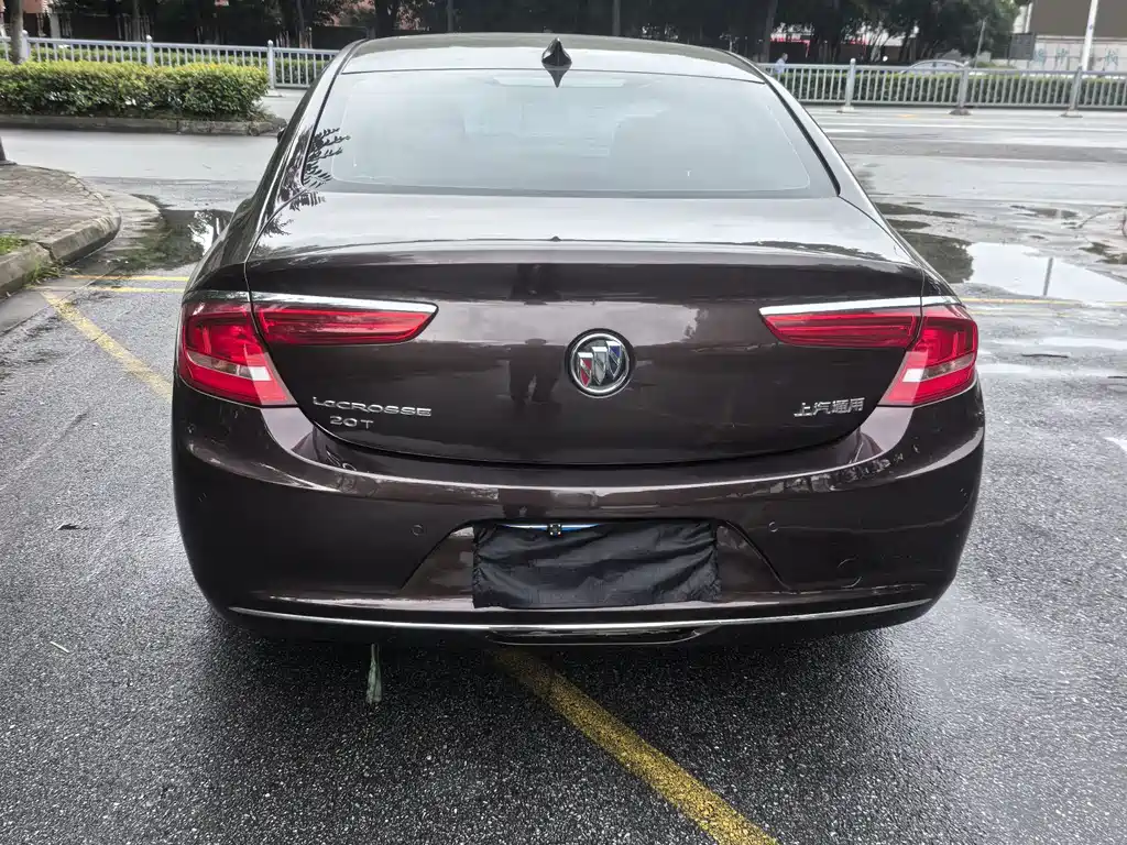 Buick LaCrosse — миниатюра 10