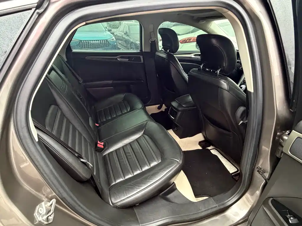 Ford Mondeo — миниатюра 7
