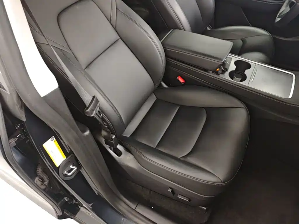 Tesla Model Y — миниатюра 25