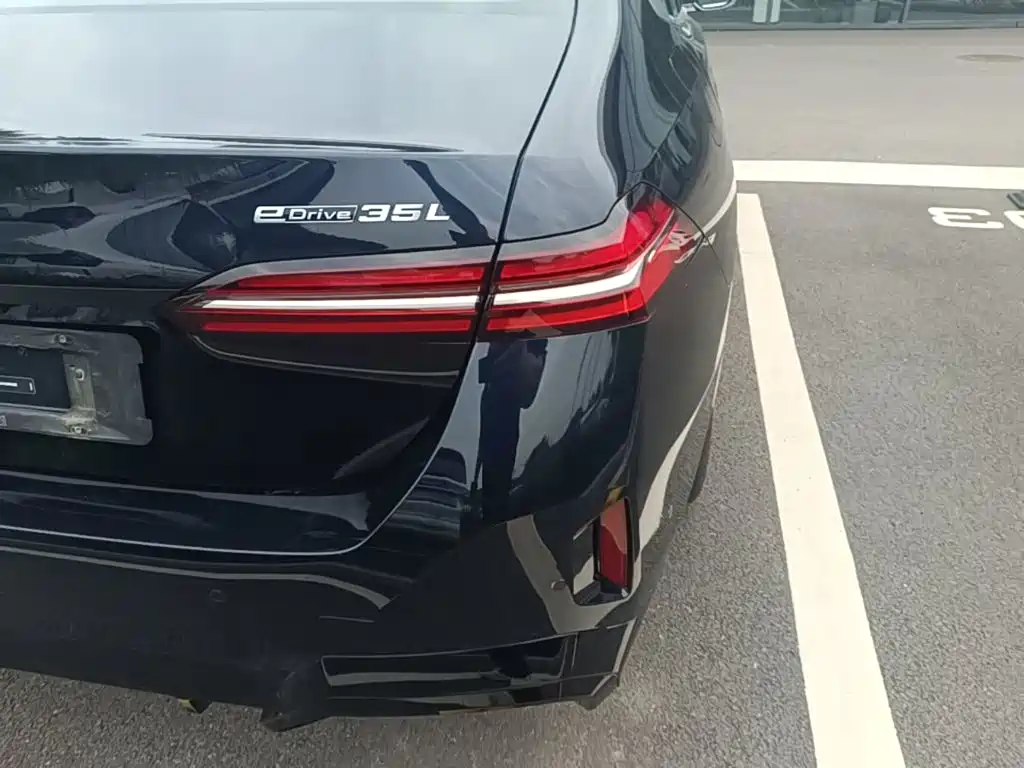 BMW i5 — миниатюра 8