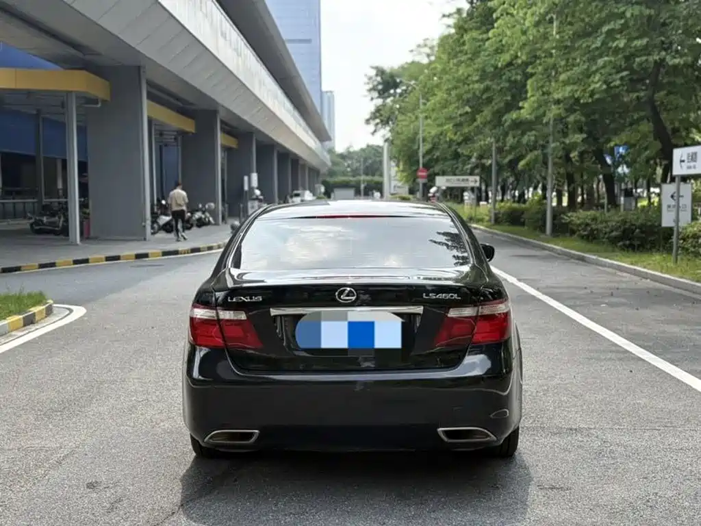 Lexus LS — миниатюра 5