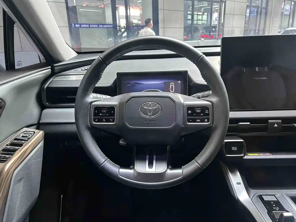 Toyota RAV4 — миниатюра 12