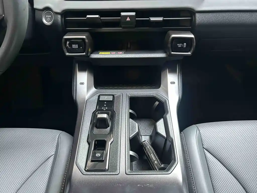 Toyota RAV4 — миниатюра 11