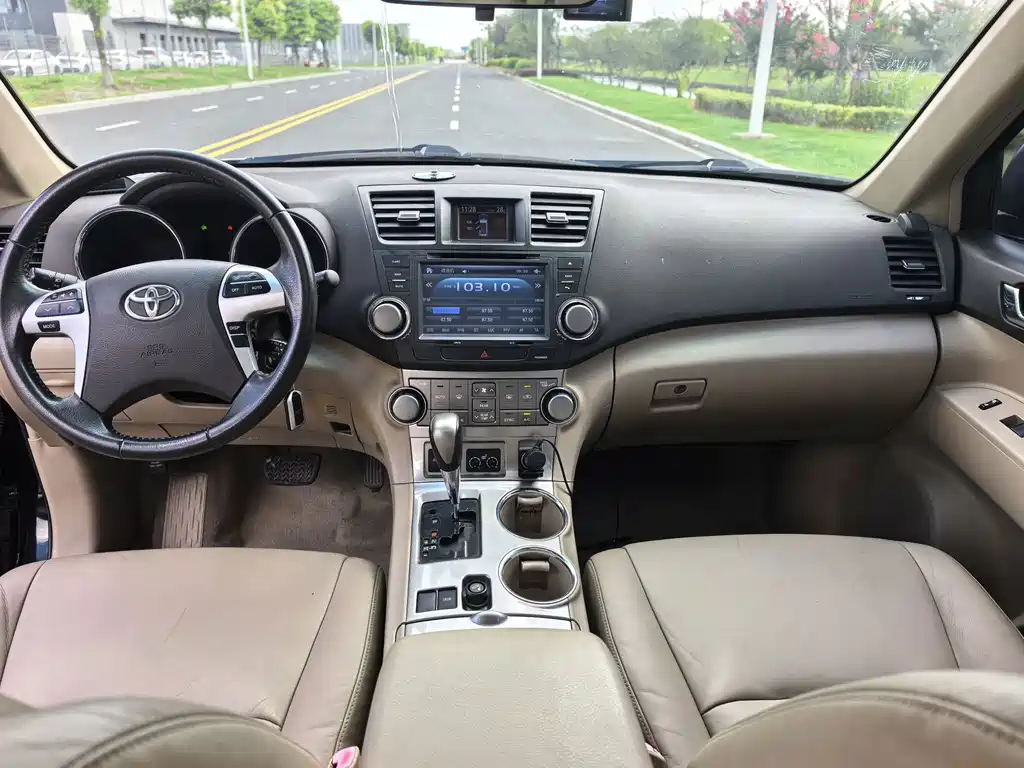 Toyota Highlander — миниатюра 9