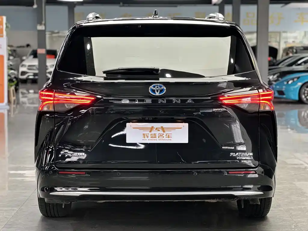 Toyota Sienna — миниатюра 3