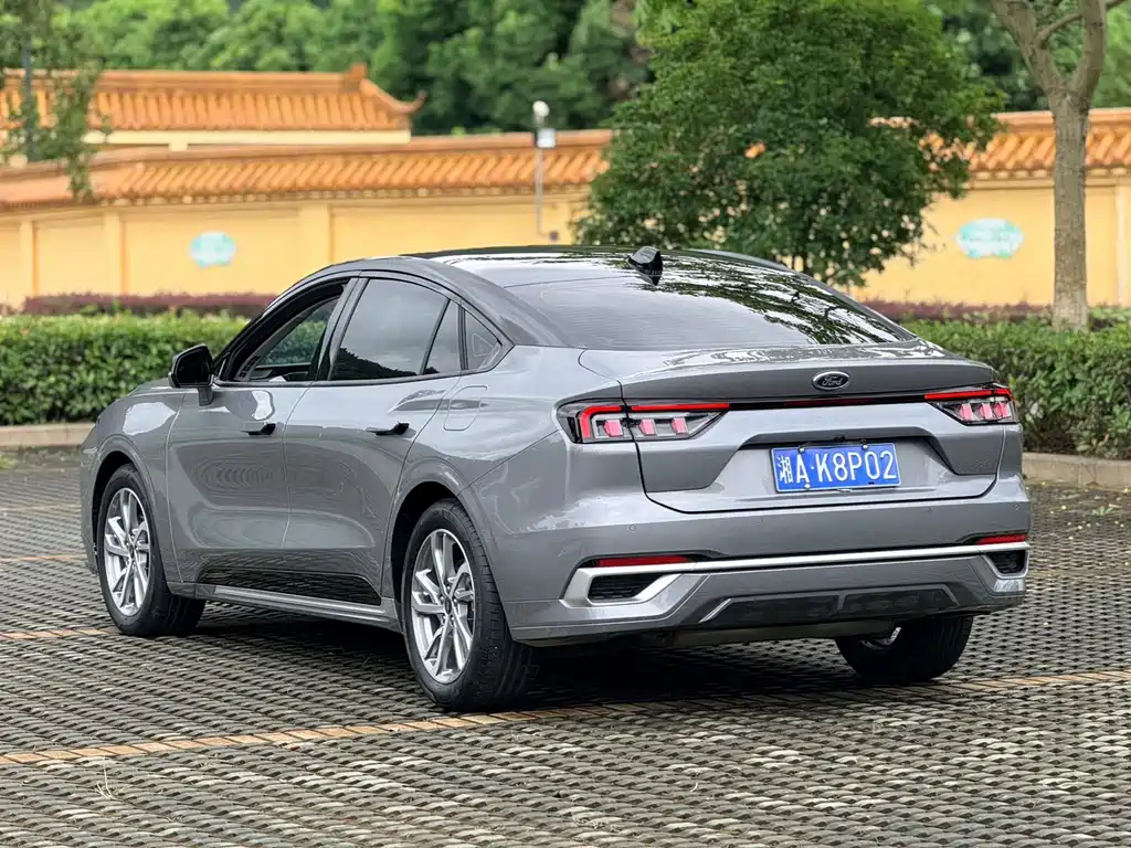 Ford Mondeo — миниатюра 6