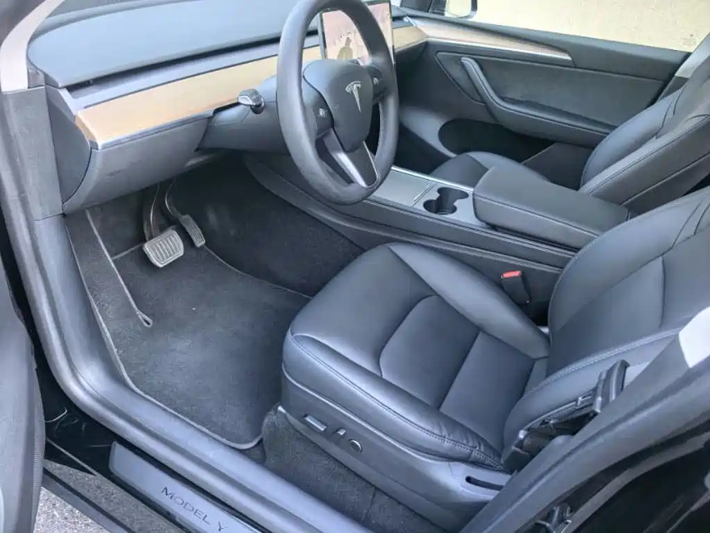 Tesla Model Y — миниатюра 7