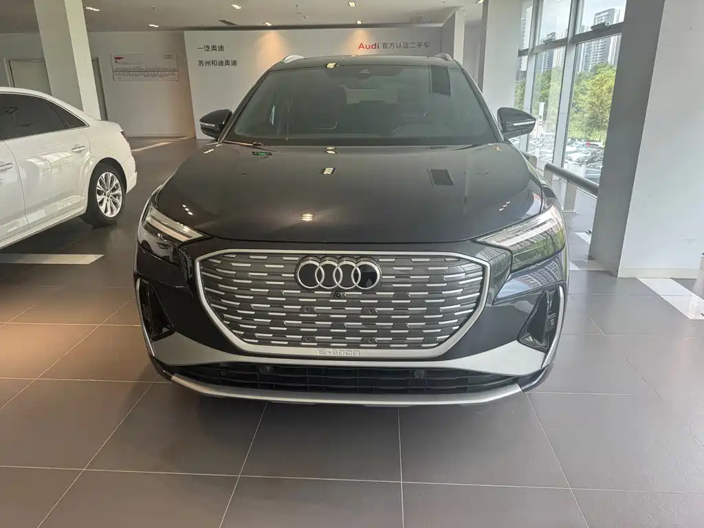 Audi Q4 e-tron — миниатюра 2