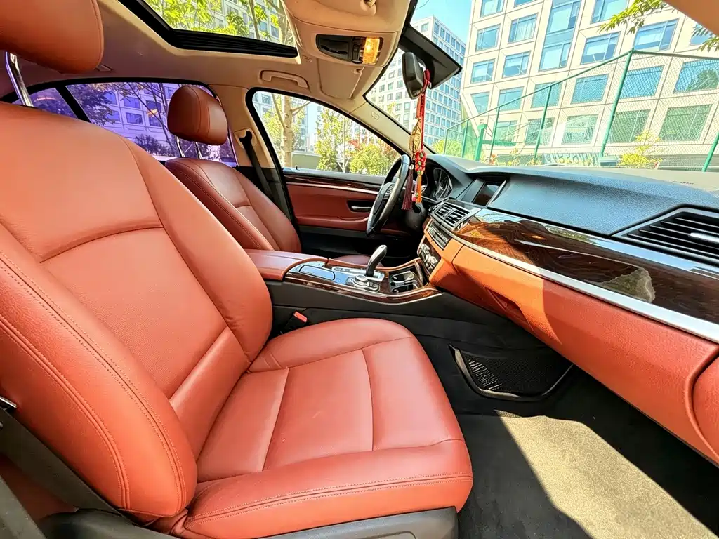BMW 5 Series — миниатюра 9