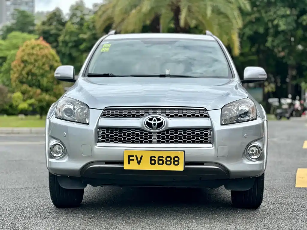 Toyota RAV4 — миниатюра 11